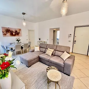 Apartment Divina Luxury With Jacuzzi Near The, Como