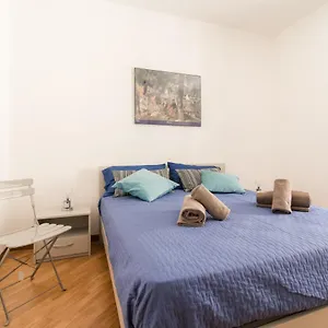Center - The House Of Travelers Apartamento